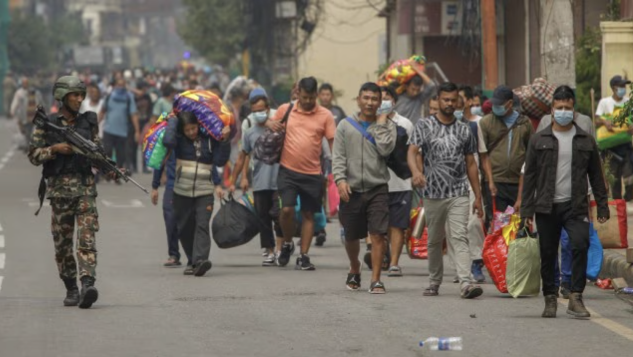 Nepal ge jaluthakun fili 13,000 meehun hoadhan fashaifi
