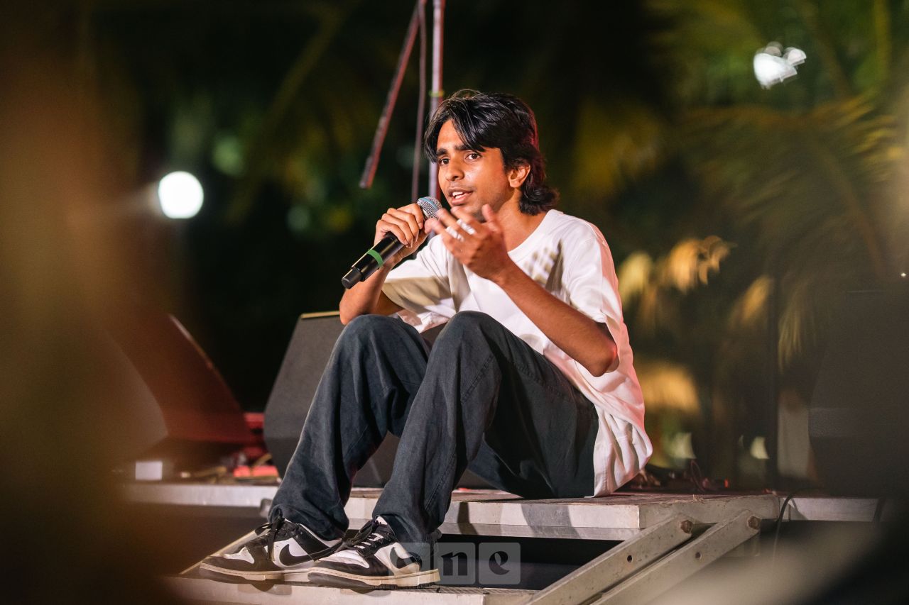 ވަން ފޮޓޯ: 