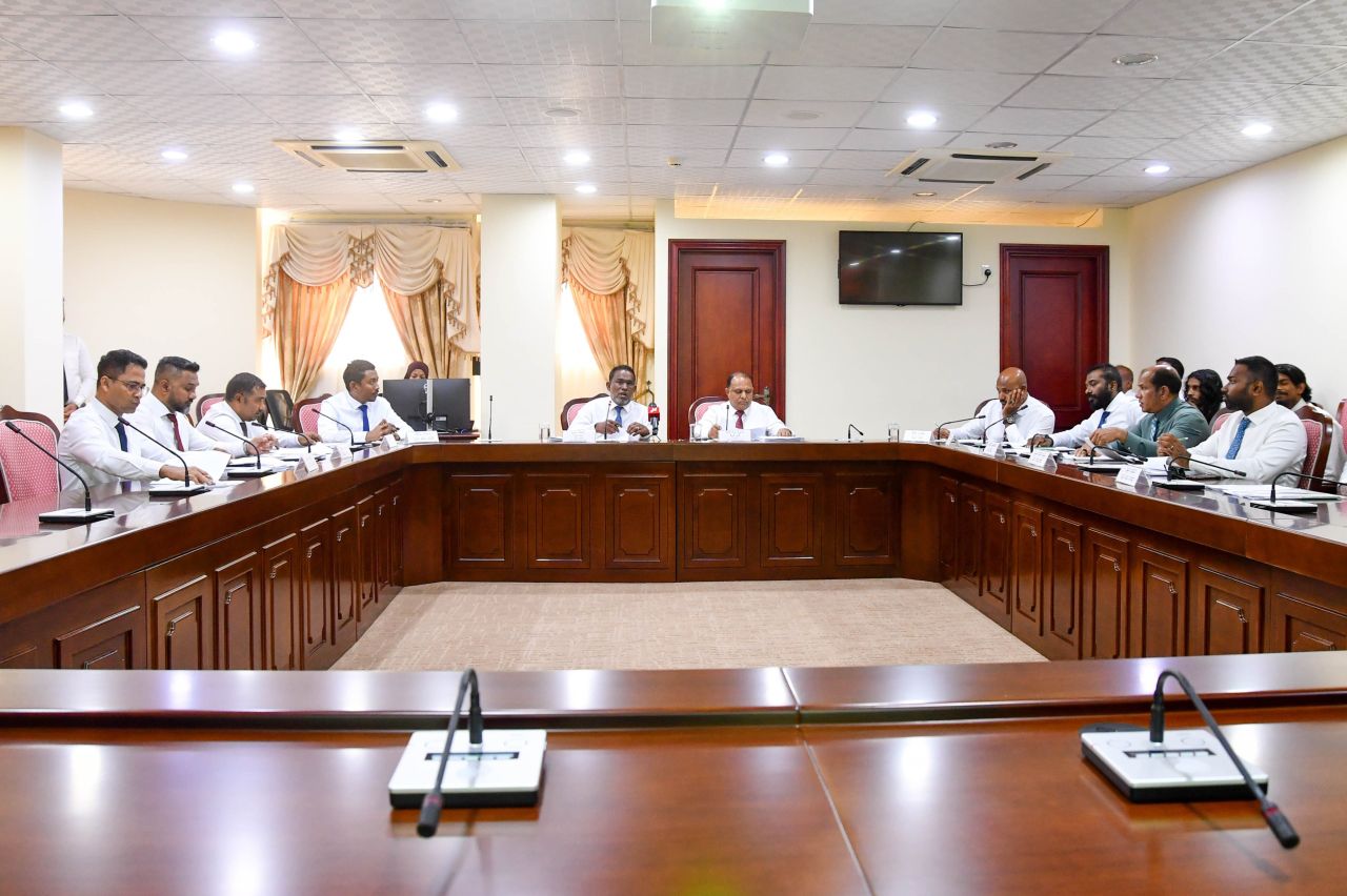 Noosverin ihuthijaaju kuramun dhanikoh, committee in media bill faaskoffi