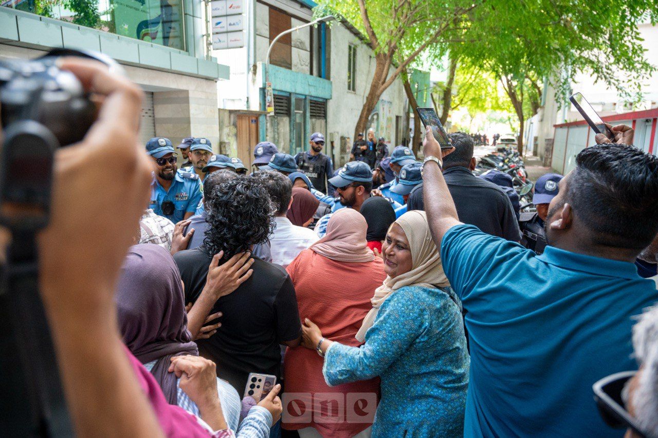 Noosverin ihuthijaaju kuramun dhanikoh media bill majilis in ves faaskoffi