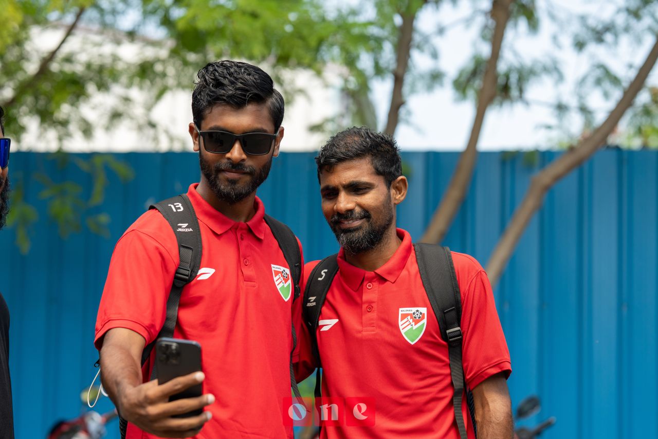 ވަން ފޮޓޯ: ގައުމީ ފުޓްސަލް ޓީމް މިޔަންމާއަށް ފުރުން