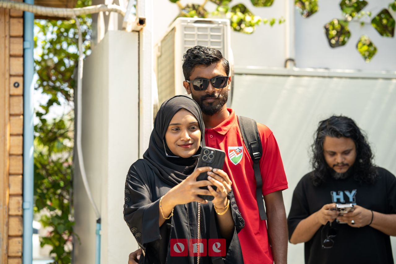 ވަން ފޮޓޯ: ގައުމީ ފުޓްސަލް ޓީމް މިޔަންމާއަށް ފުރުން