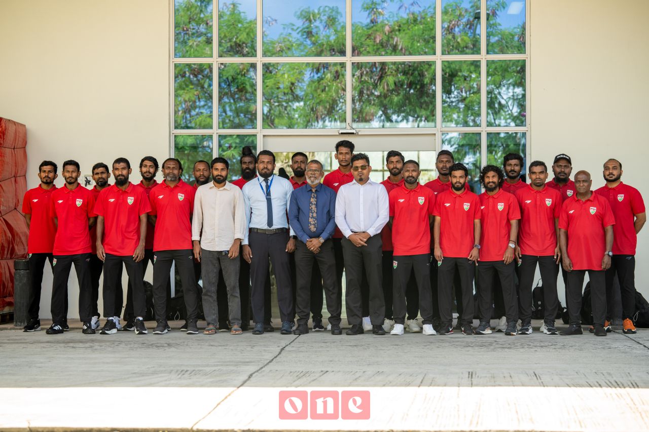 ވަން ފޮޓޯ: ގައުމީ ފުޓްސަލް ޓީމް މިޔަންމާއަށް ފުރުން