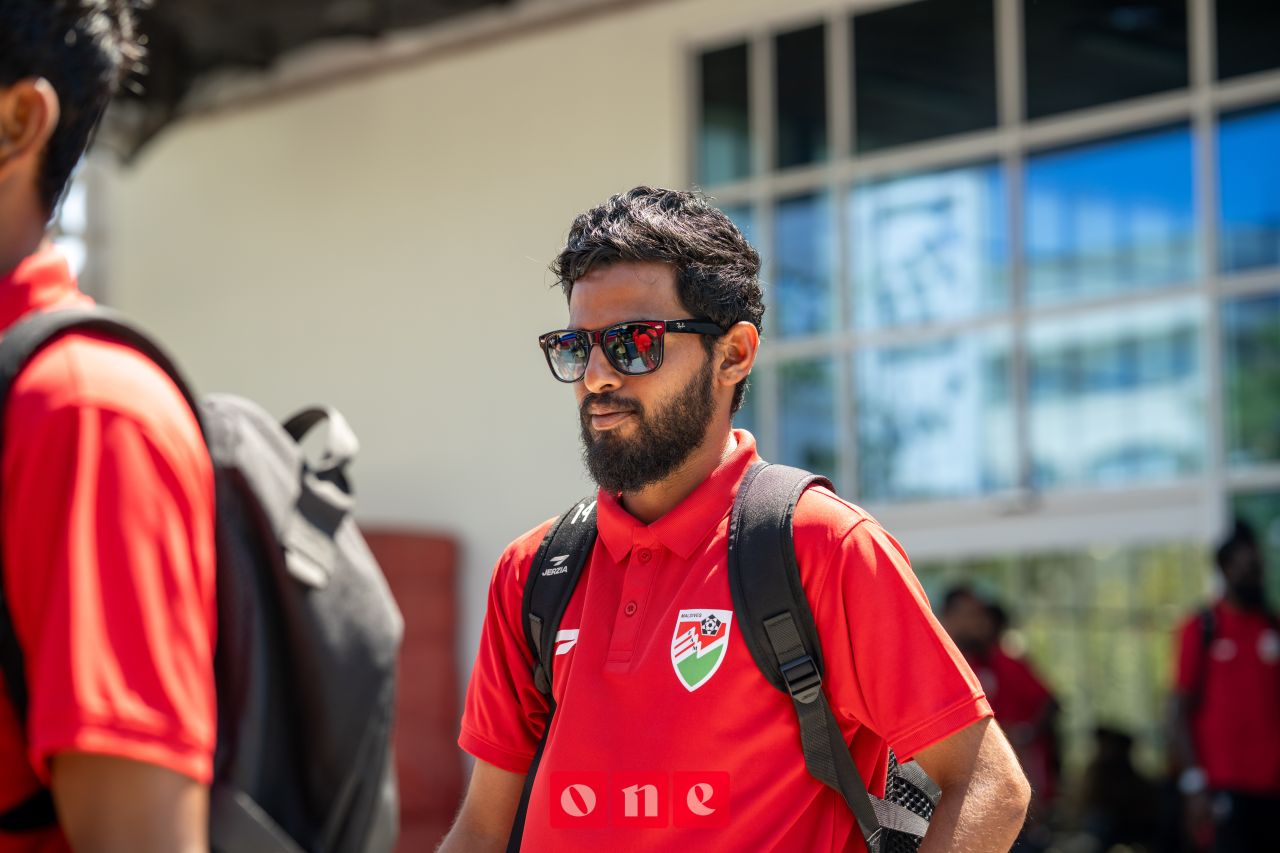 ވަން ފޮޓޯ: ގައުމީ ފުޓްސަލް ޓީމް މިޔަންމާއަށް ފުރުން