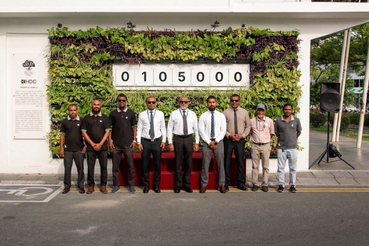 HDC inn 1 million gass indhumuge ''fehi manzaru'' ifthithaahu koffi 