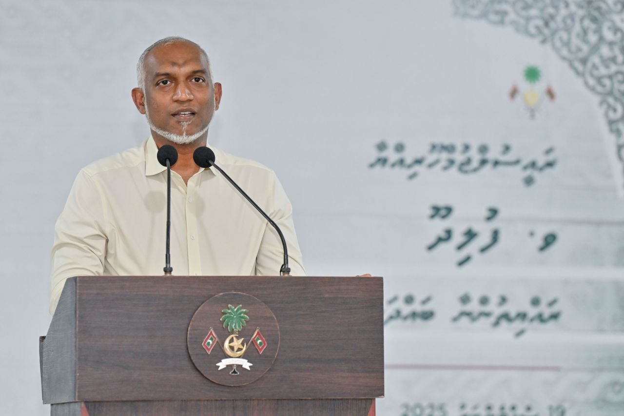 Rayyithun beynunvaa nama Fulidhoo bin hikkai dheynan: Raees