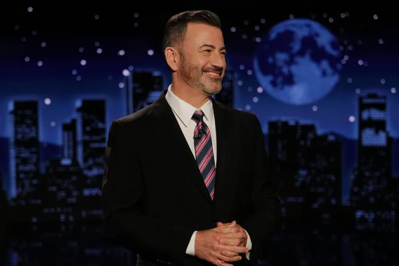 Jimmy Kimmel Chokes Up After Returning From Suspension
