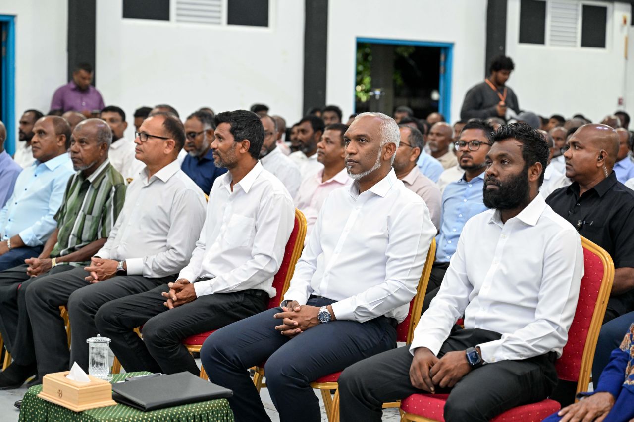 Baeh mashroouthah huttifaivanee contractor in habaru nuvumun: Raees