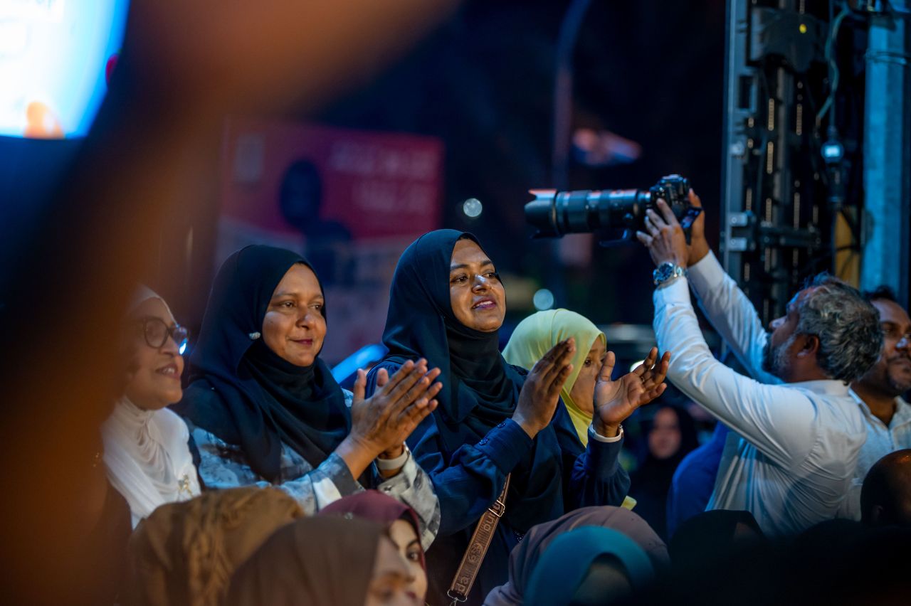 ވަން ފޮޓޯ: ޕީއެންސީ ހަރުގެ ޖަލްސާގައި ރައީސް މުއިއްޒު ބައިވެރިވެވަޑައިގަތުން