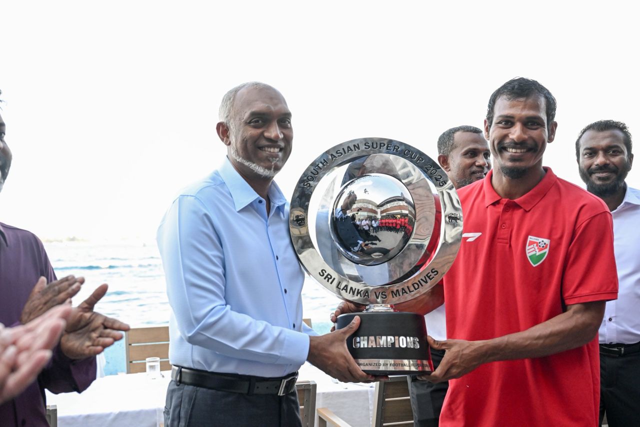 Gaumee dhanduge haalathu rangalhu kohdhevvaane kamah raees vidhaalhuvejje 