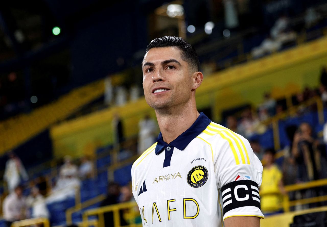 Football ge furathama billionaire akah Ronaldo 