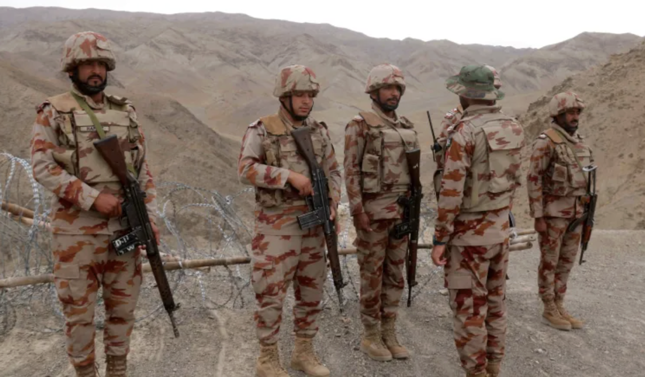Pakistan aai Afghanistan border sarahahdhugai hamalaa badhalu kuranee