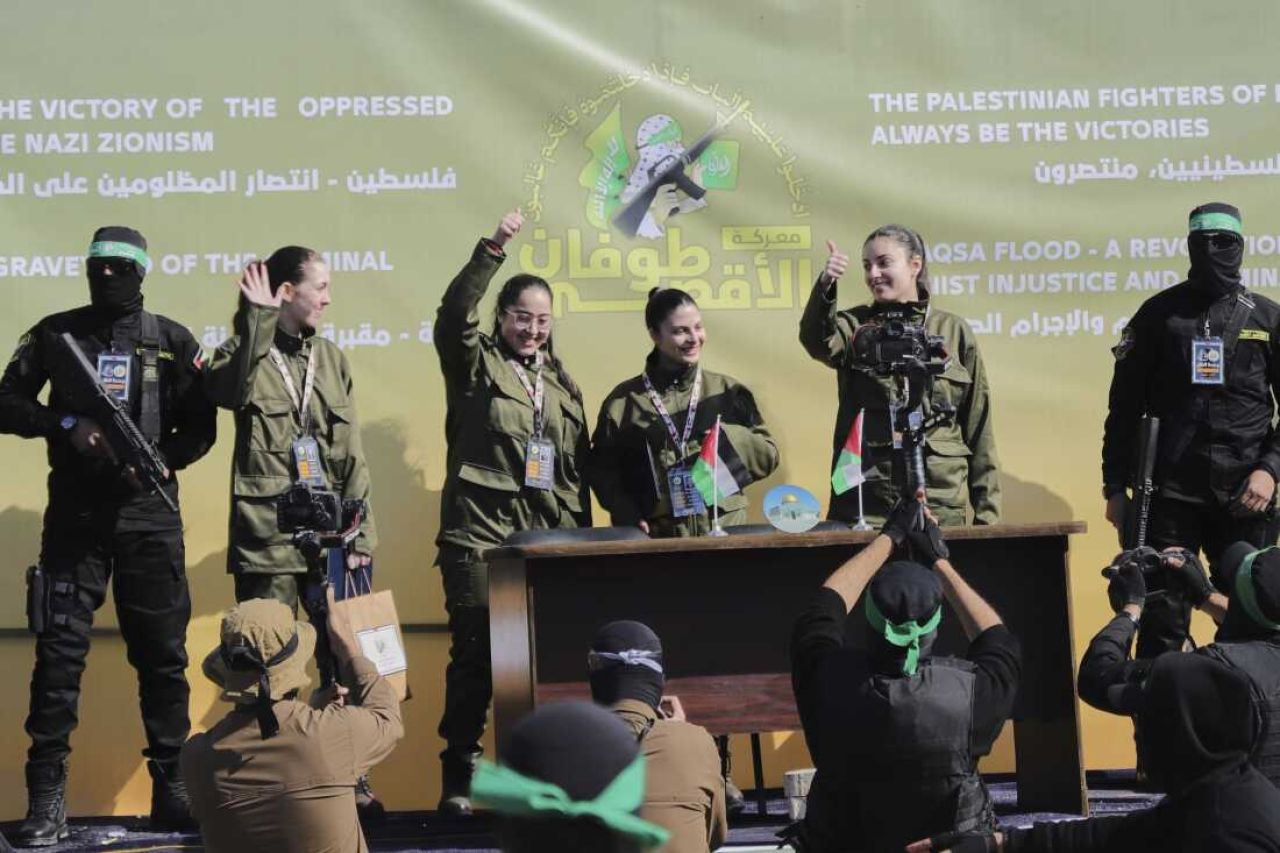 Aseerun dhookohllumun gaidheen minivan kuraanan: Israel