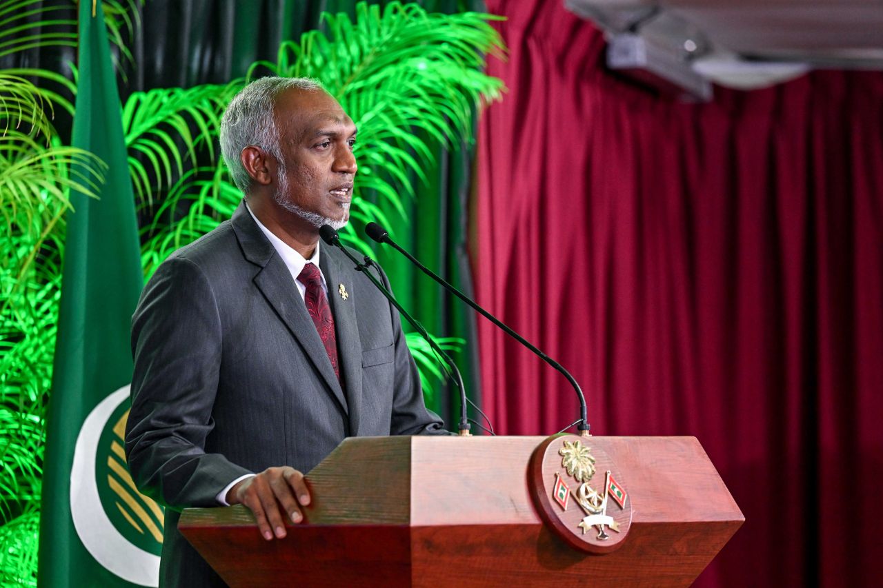 Hageegee tharahgee akee, athun nuhifey maana huri tharahgee: Raees