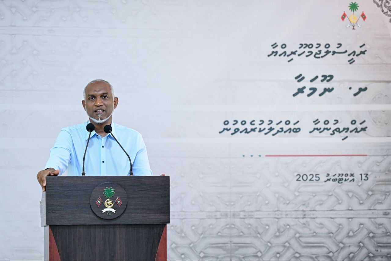 Rayyithun gaatha dhanee kankamah vaguthun hallu hoadhai dheveythee: Raees