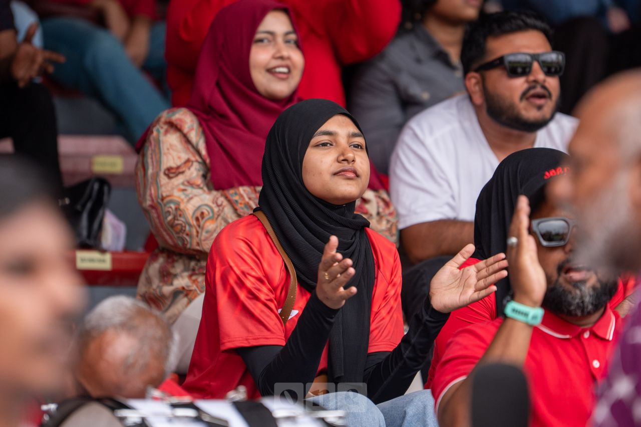 ވަން ފޮޓޯ: ރާއްޖޭގެ ގައުމީ ޓީމުން އެތައް ދުވަހަކަށްފަހު ގަލޮޅު ދަނޑަށް 