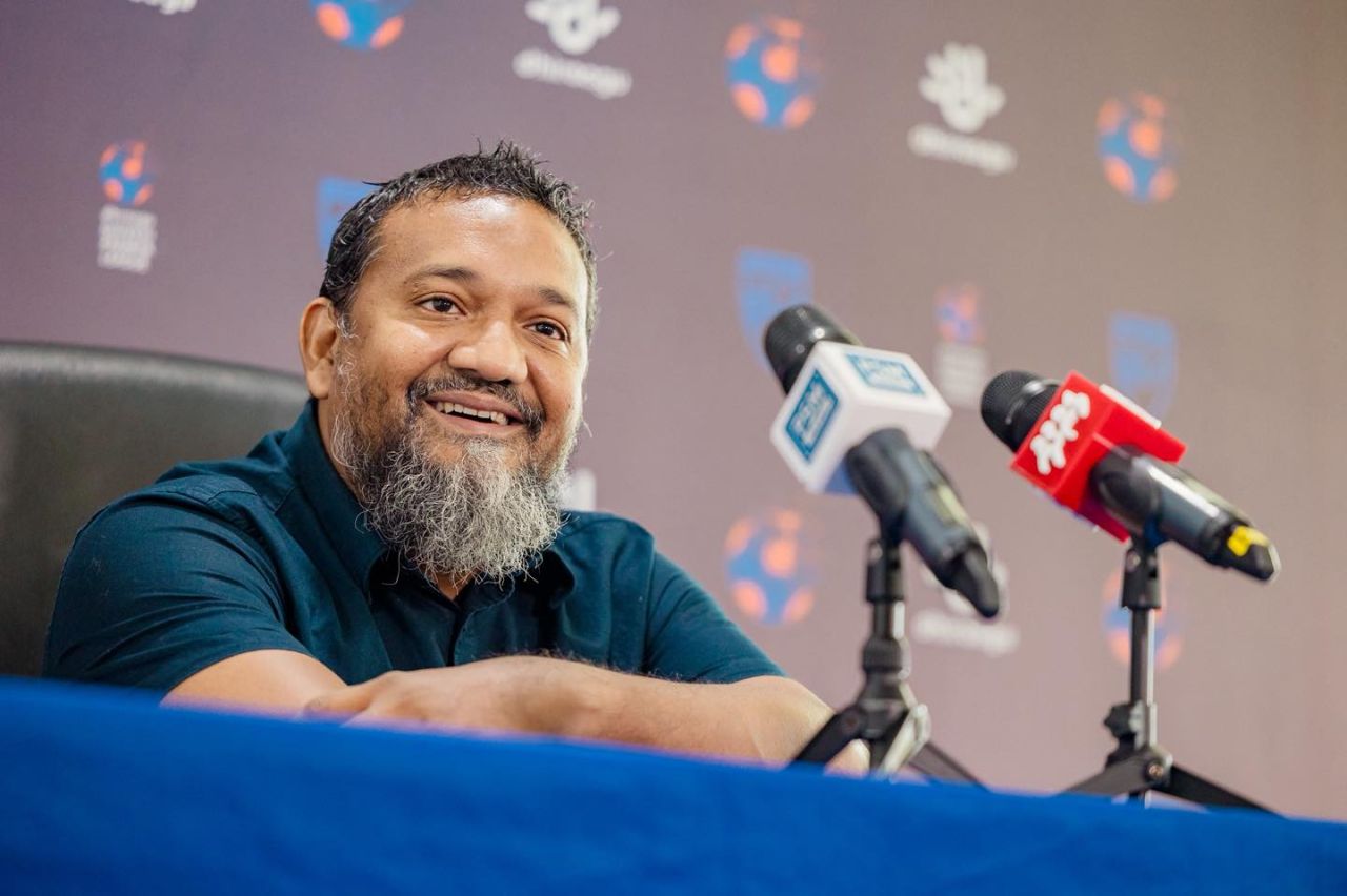 Futsal ah kulhuntherin dhiyun halluvaanee League varugadha vegen 