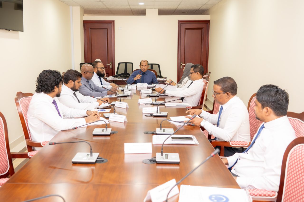 Committee mic ah libunu gellumuge agu 3 member ehgge athun naganee