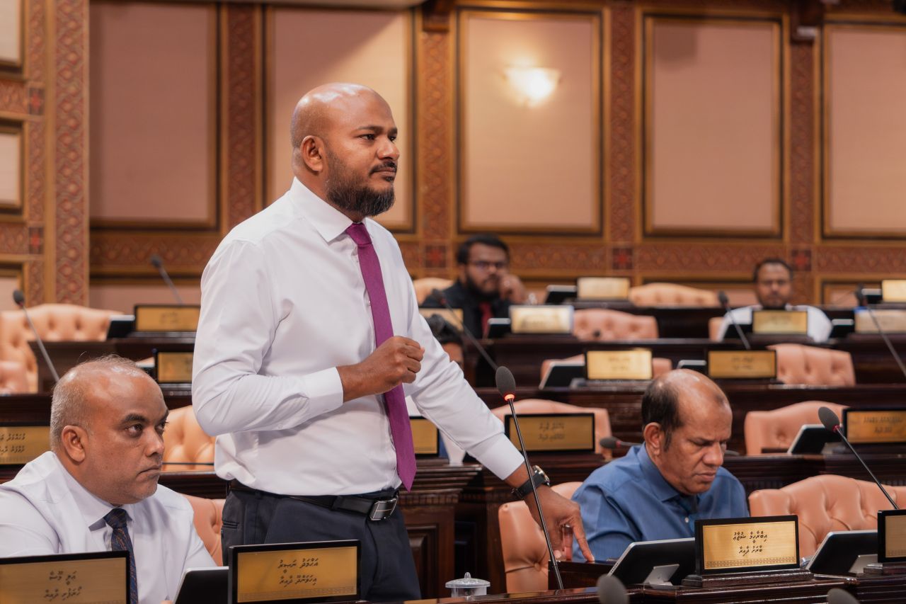 Sarukaaru javaabu dhaaree kuruvan ithuru baeghe ehee beynumeh noon
