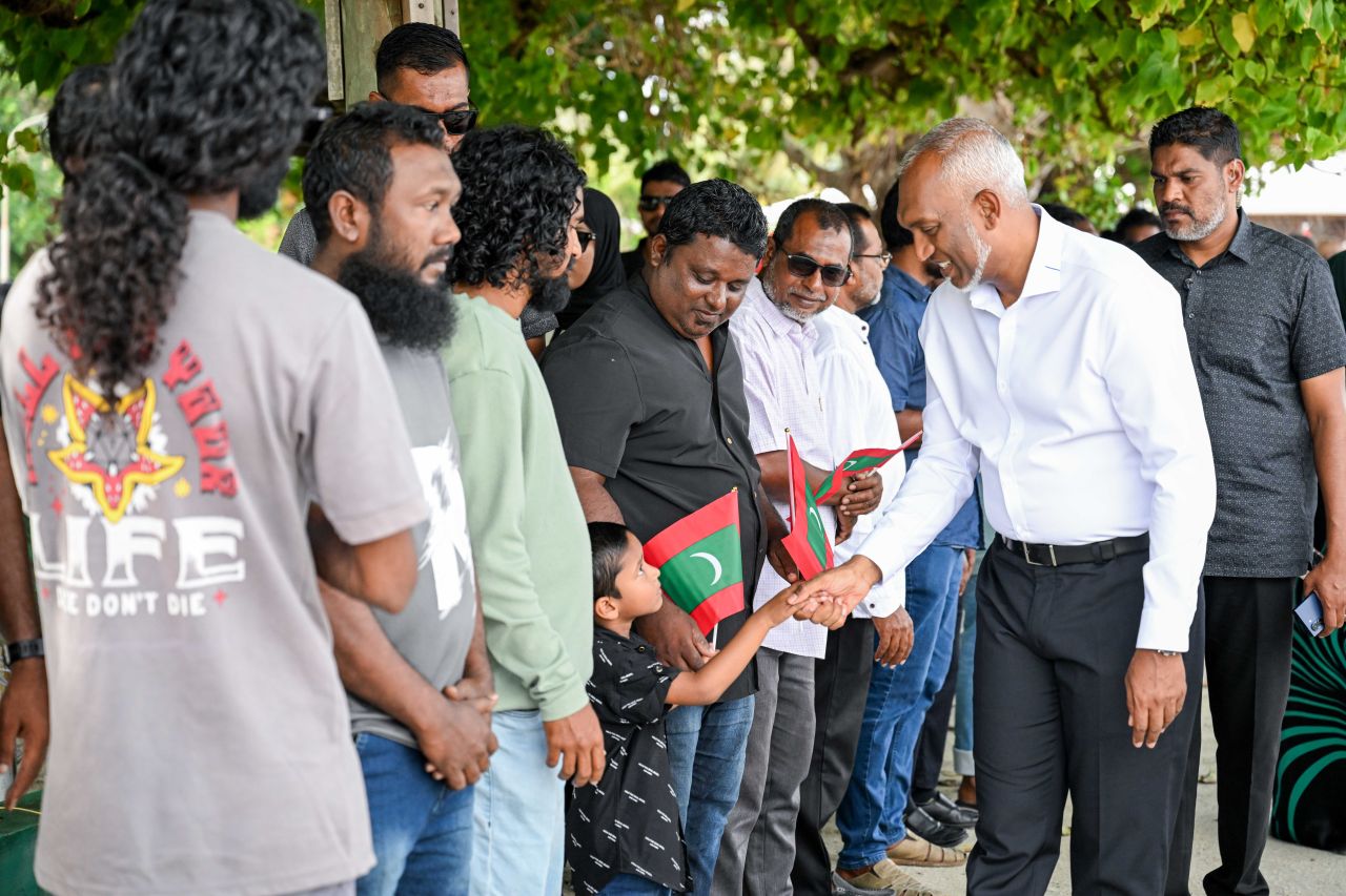 L.  Atholhu dhathurufulhafahu Raees Male vadaigenfi
