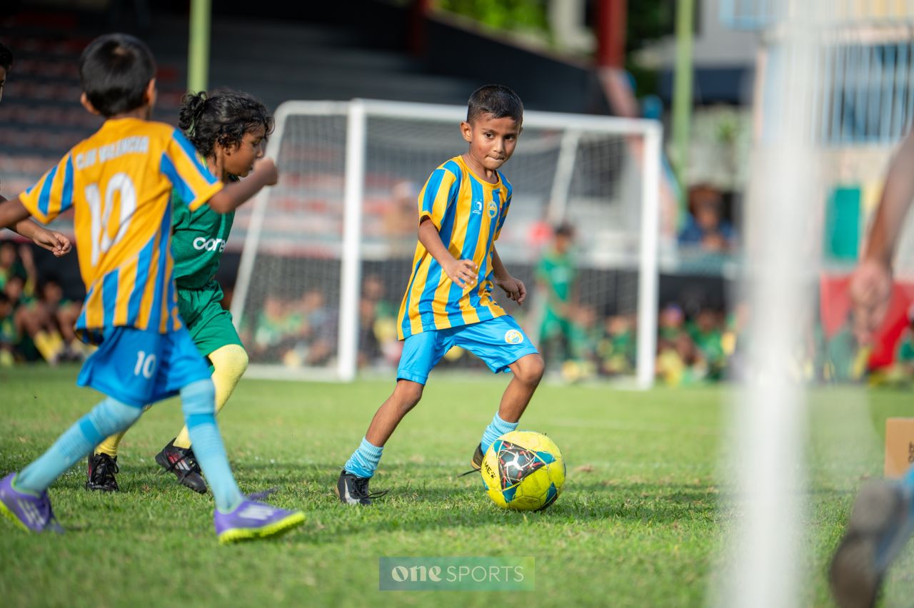 ވަން ފޮޓޯ: ރައީސް މުއިއްޒާއި އިންފަންޓީނޯއާއެކު އެތައް ކުދިންނަކަށް ހިނިތުންވުން