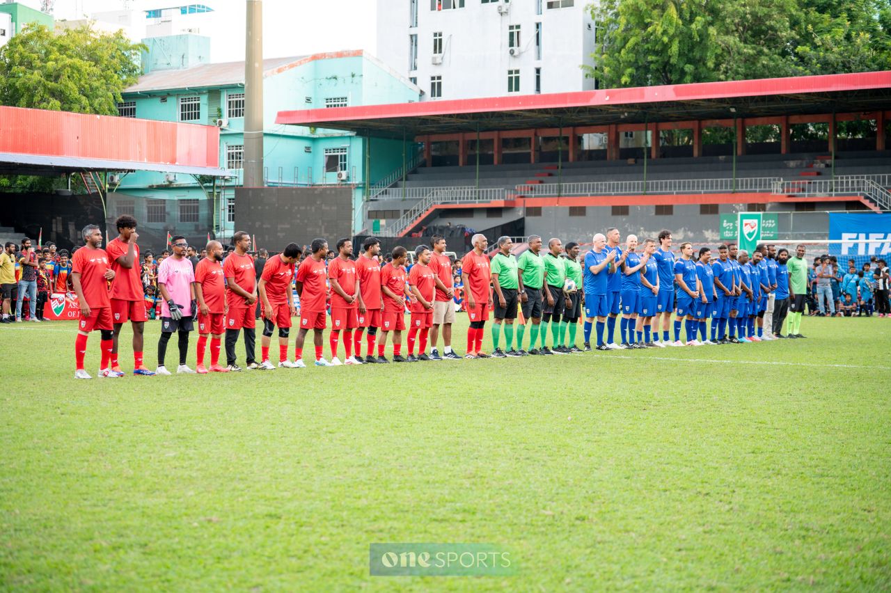 ވަން ފޮޓޯ: ރައީސް މުއިއްޒާއި އިންފަންޓީނޯއާއެކު އެތައް ކުދިންނަކަށް ހިނިތުންވުން