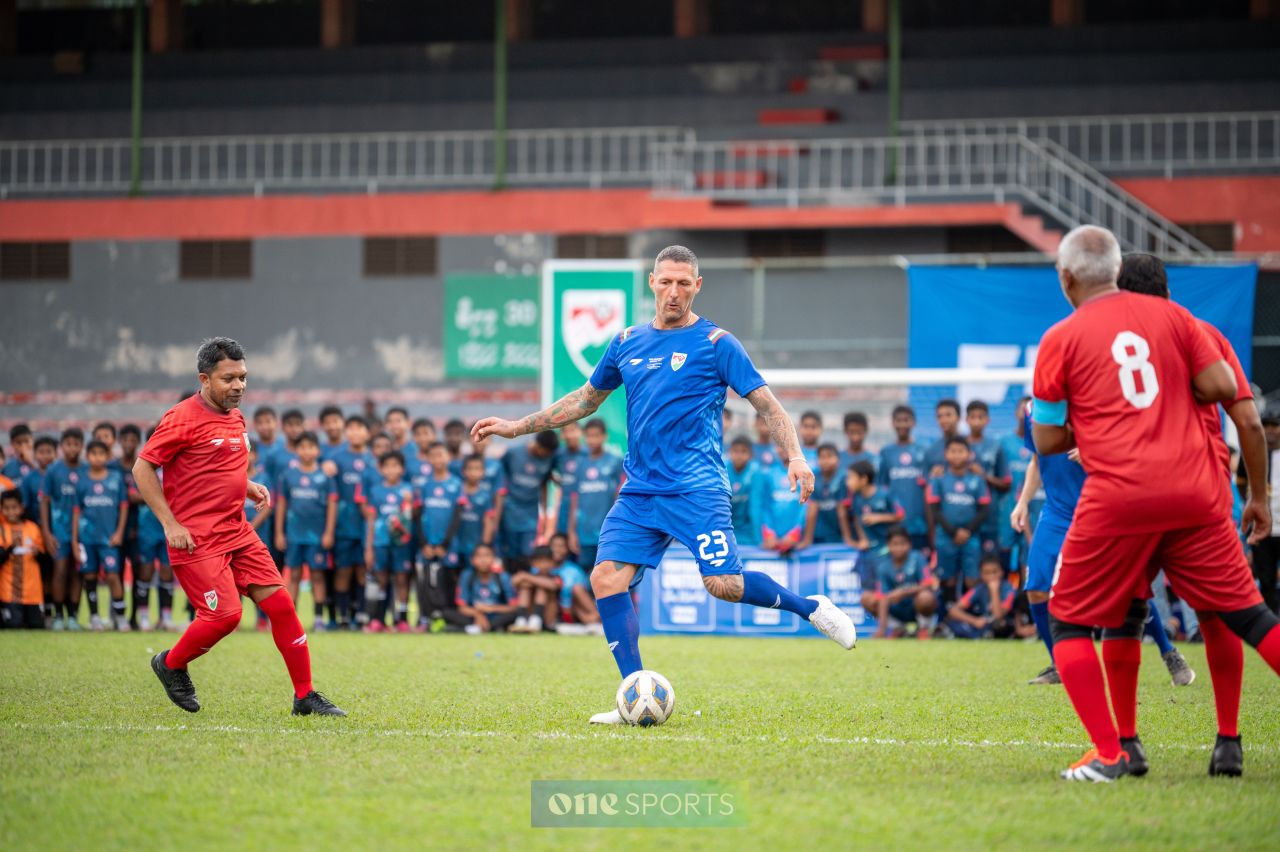 ވަން ފޮޓޯ: ރައީސް މުއިއްޒާއި އިންފަންޓީނޯއާއެކު އެތައް ކުދިންނަކަށް ހިނިތުންވުން