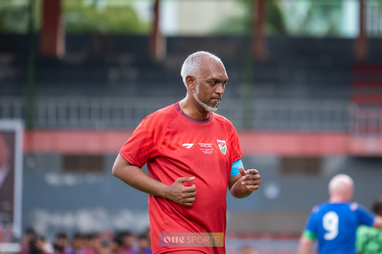 ވަން ފޮޓޯ: ރައީސް މުއިއްޒާއި އިންފަންޓީނޯއާއެކު އެތައް ކުދިންނަކަށް ހިނިތުންވުން