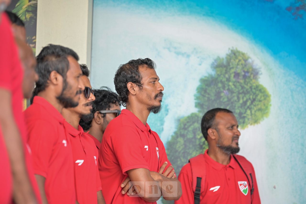 ވަން ފޮޓޯ: އިންފަންޓީނޯއަށް ރާއްޖެއިން ތަފާތު ހޫނު މަރުހަބާއެއް 