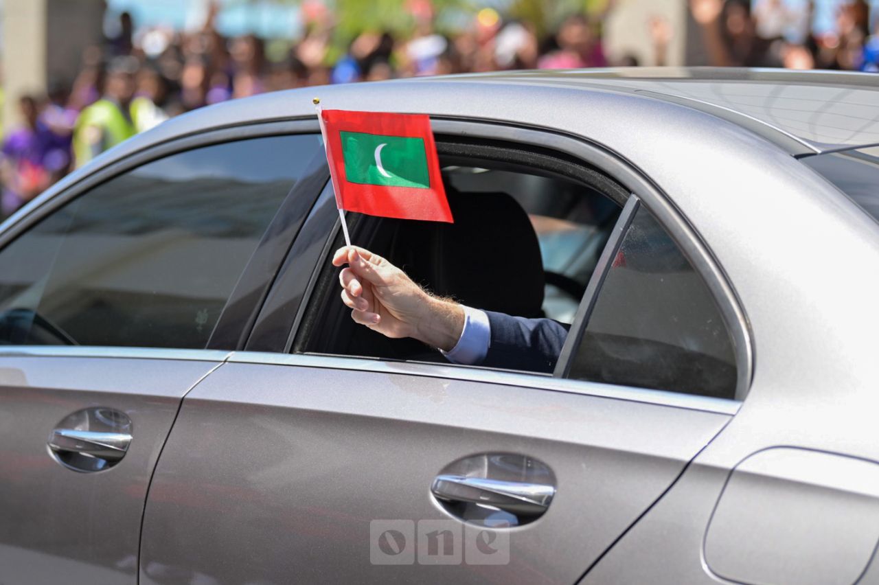 ވަން ފޮޓޯ: އިންފަންޓީނޯއަށް ރާއްޖެއިން ތަފާތު ހޫނު މަރުހަބާއެއް 