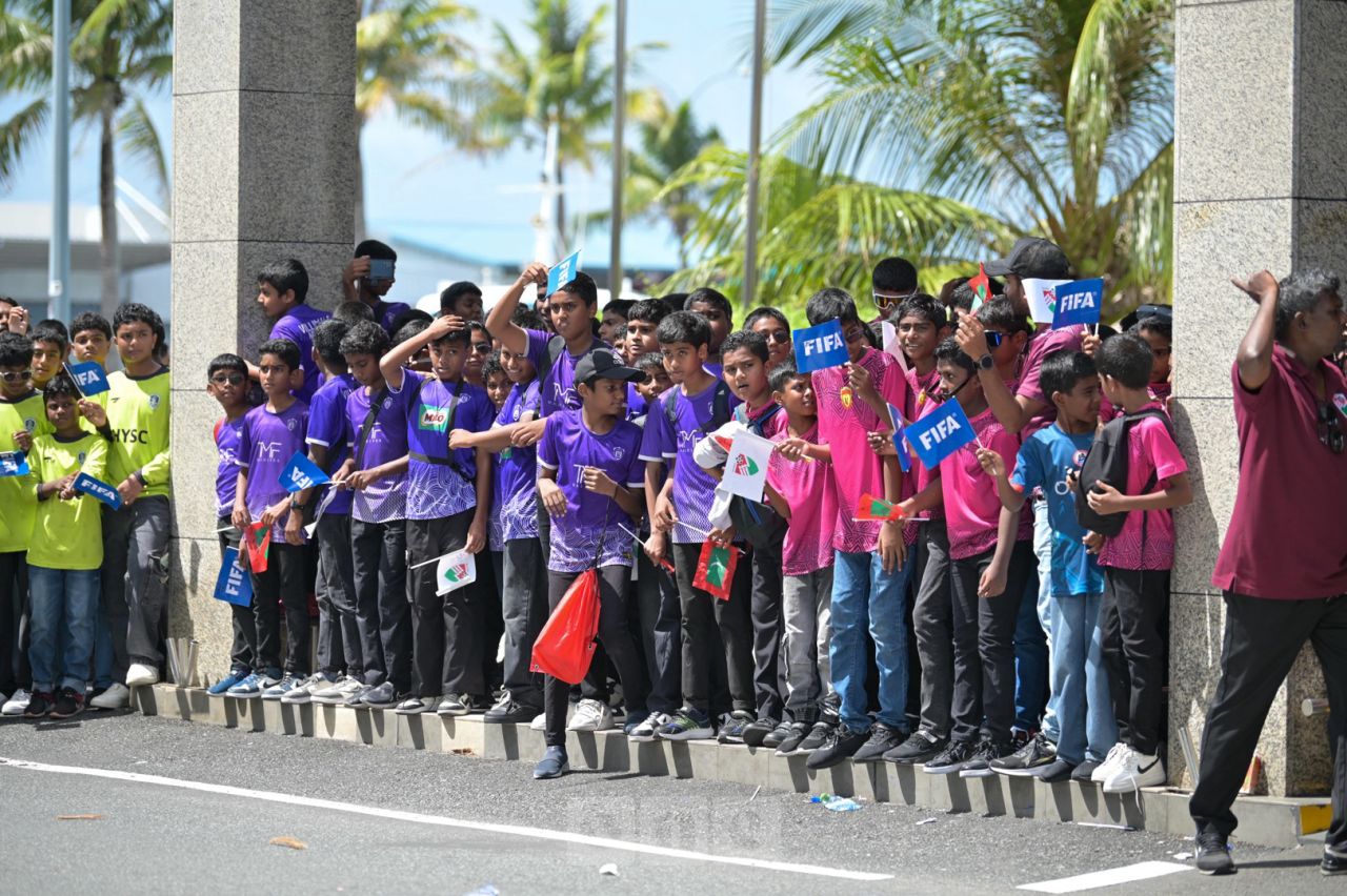 ވަން ފޮޓޯ: އިންފަންޓީނޯއަށް ރާއްޖެއިން ތަފާތު ހޫނު މަރުހަބާއެއް 