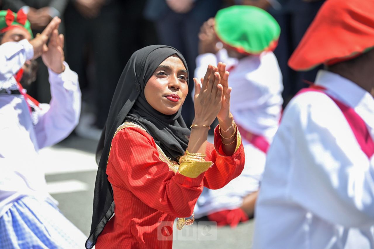 ވަން ފޮޓޯ: އިންފަންޓީނޯއަށް ރާއްޖެއިން ތަފާތު ހޫނު މަރުހަބާއެއް 