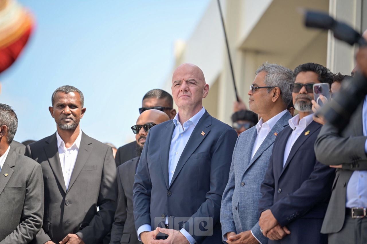 ވަން ފޮޓޯ: އިންފަންޓީނޯއަށް ރާއްޖެއިން ތަފާތު ހޫނު މަރުހަބާއެއް 
