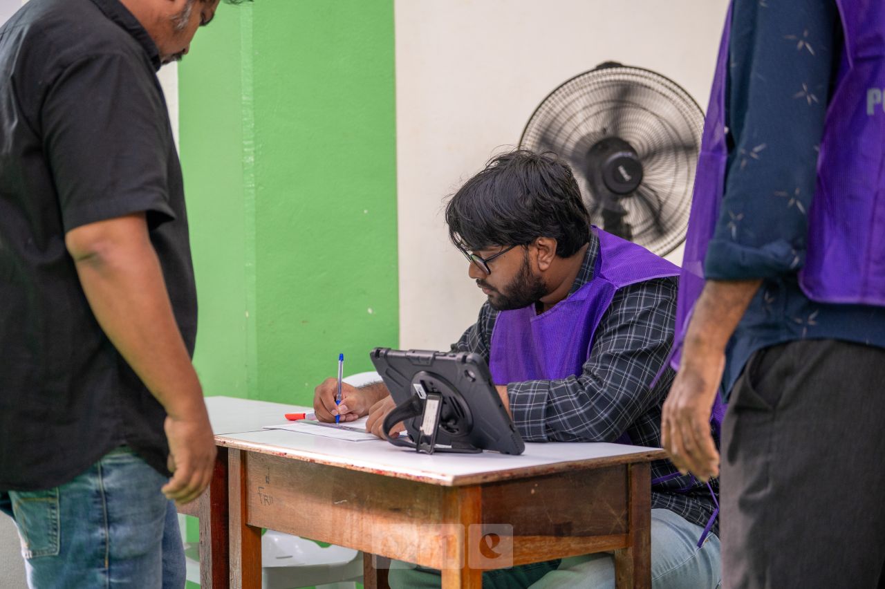 ވަން ފޮޓޯ: އައްޑޫ ސިޓީގައި ވަކިވަކި ކައުންސިލުތަކެއް ހެދުމާ ބެހޭ ވޯޓުލުން ފެށުން 