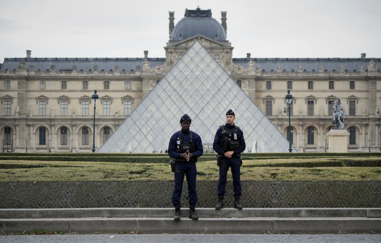 Paris museum in vakkan kuri 2 meehaku hayyarukohffi