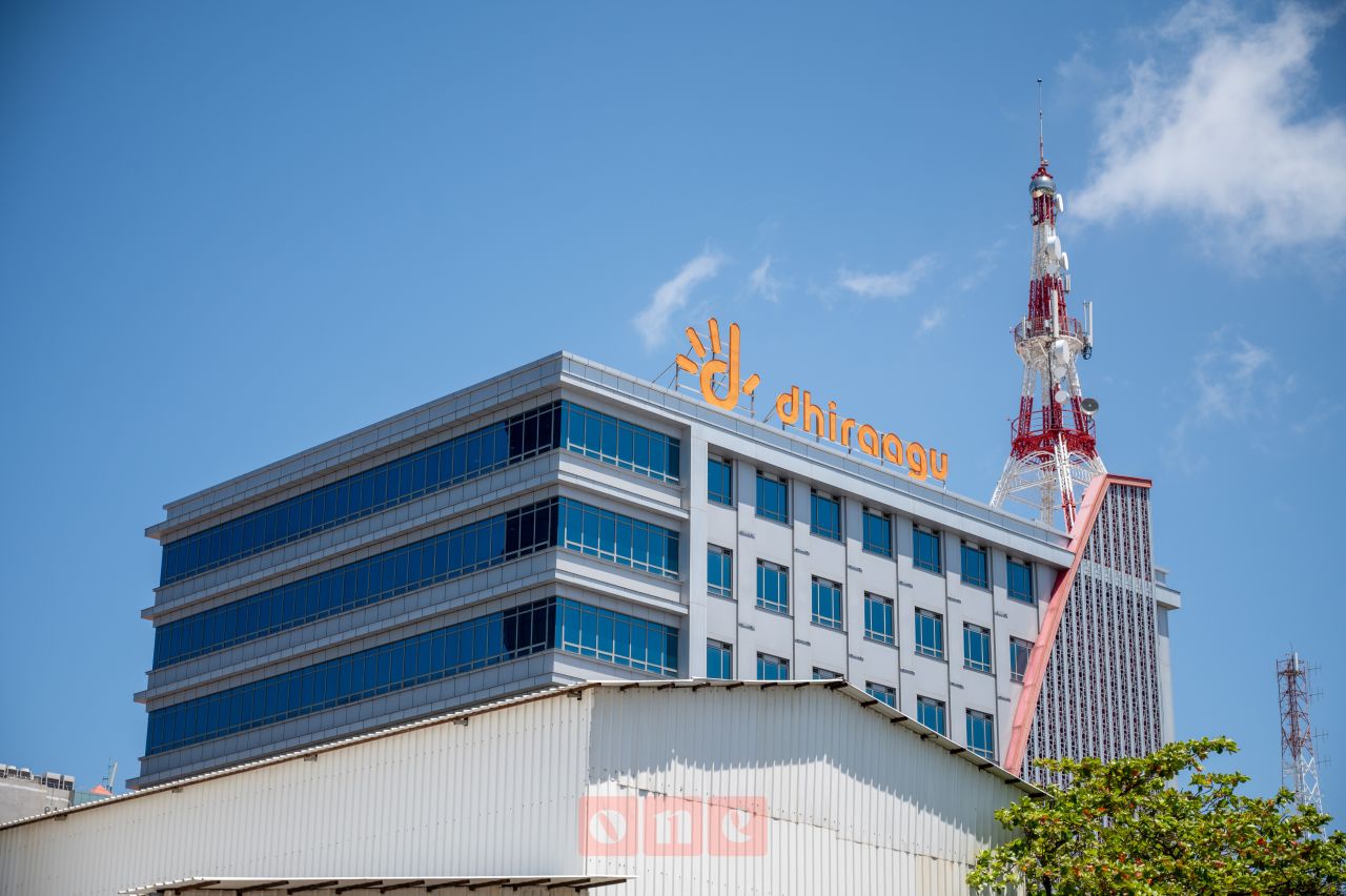 Dhiraagu director in ge board ge public director ge magaamah kurimathilaan hulhuvaalaifi 