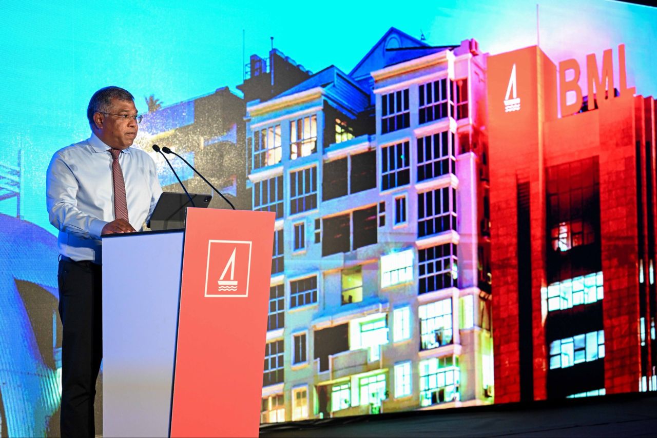 Addu ge tharagee ah beynunvaa maalee ehee dheyn mi thibee thahyaarah: Shareef