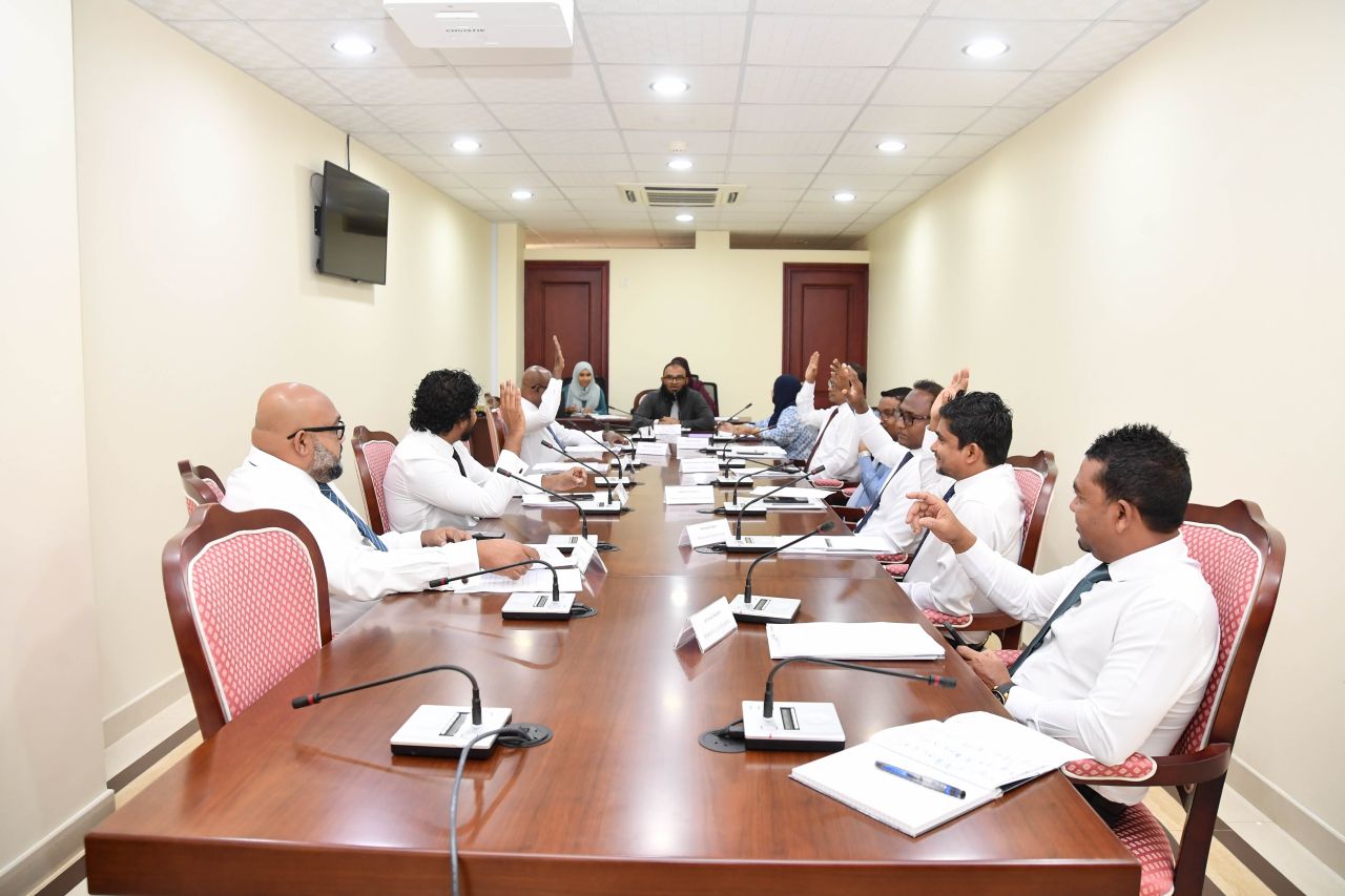 Falah aai Shamheedhaa dhemedhu hingi hama nujehumugai mic ah libunu gellun 3000 rufiyaa ah