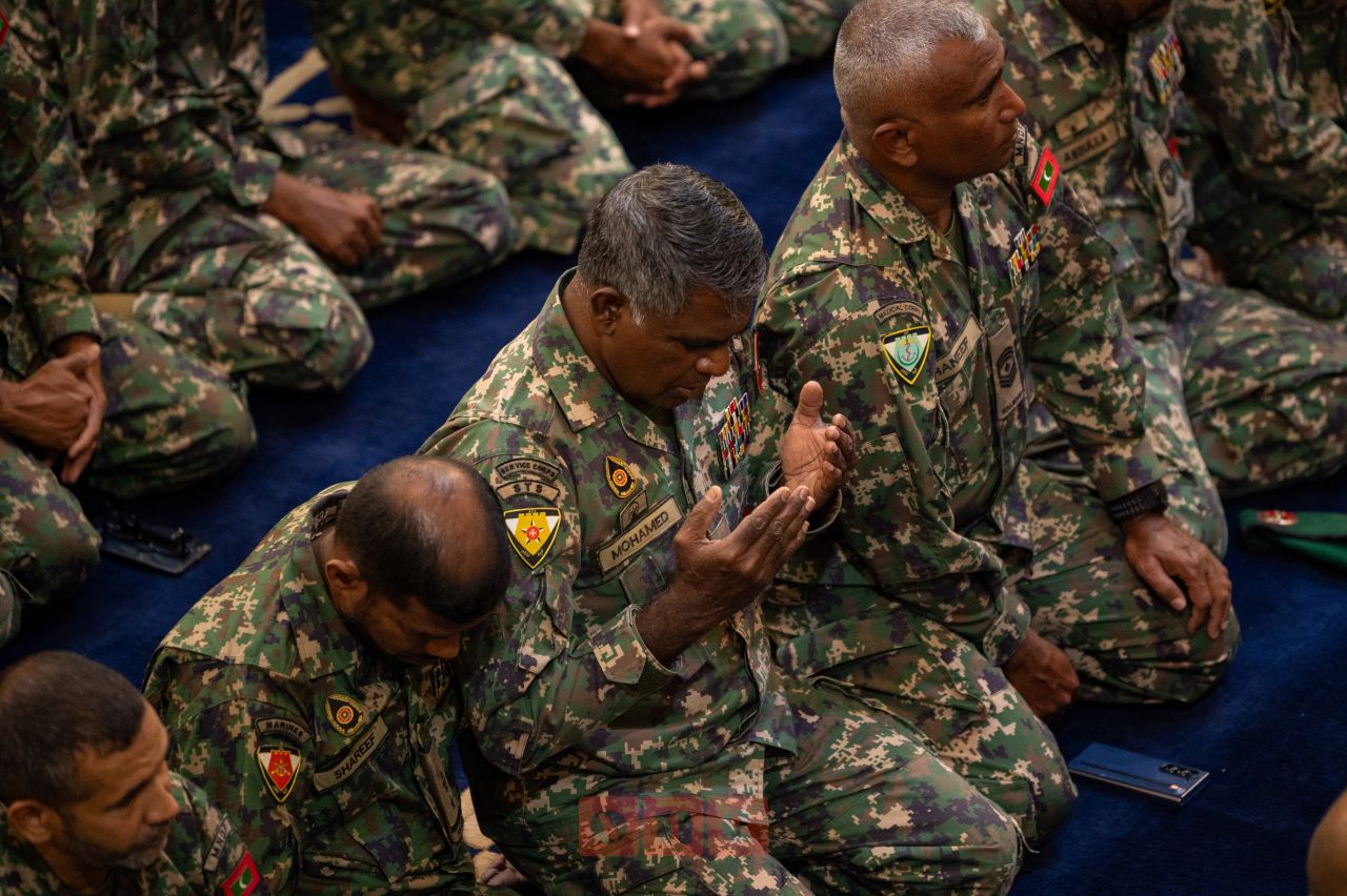 ވަން ފޮޓޯ: ނަސްރުގެ ދުވަސް ފަތިސް ނަމާދުން ފެށުން 