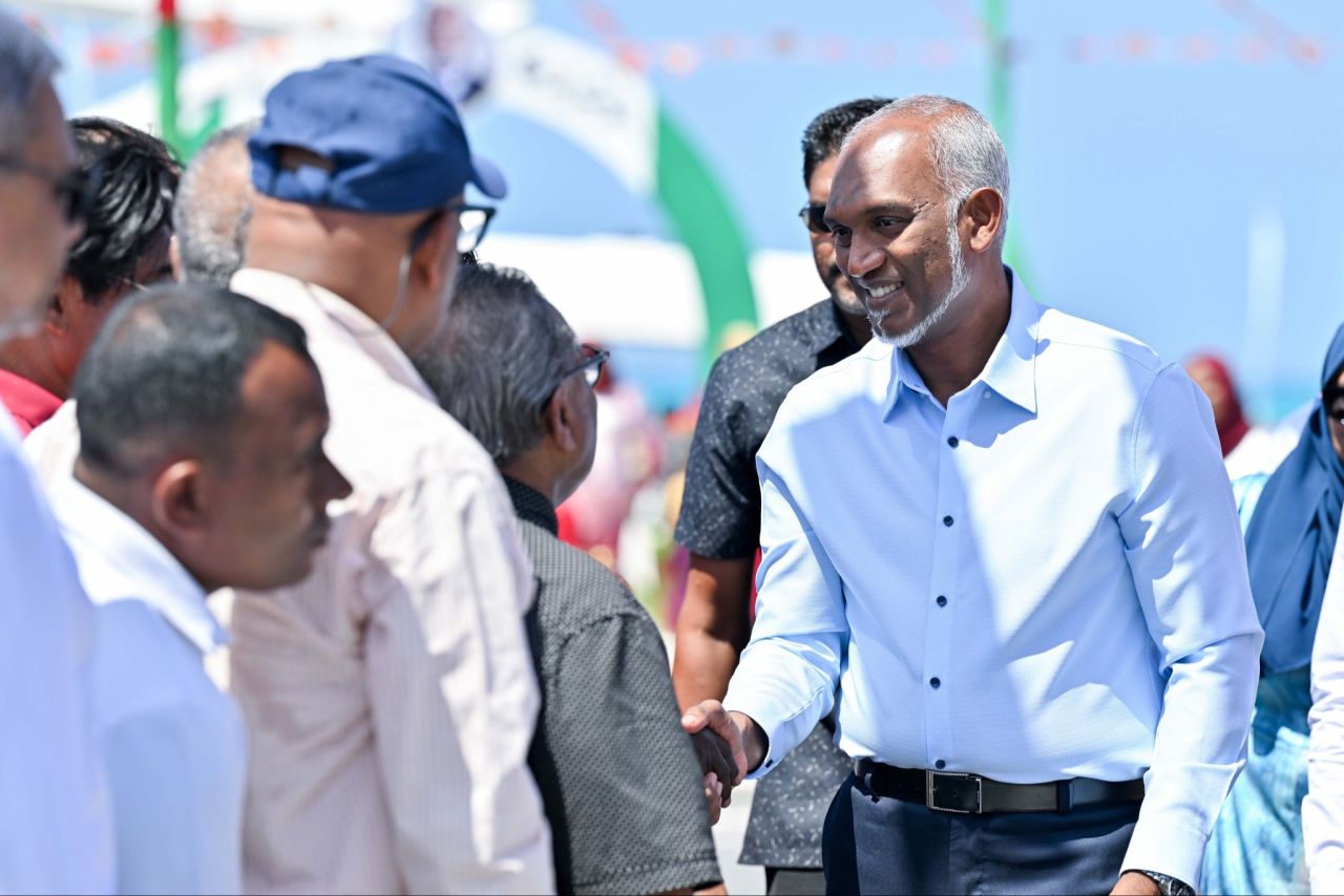 Baakeekoh nikamethi nukuraanan, Hulhudhoo aai Meedhoo tharagee kohdheynan: Raees 