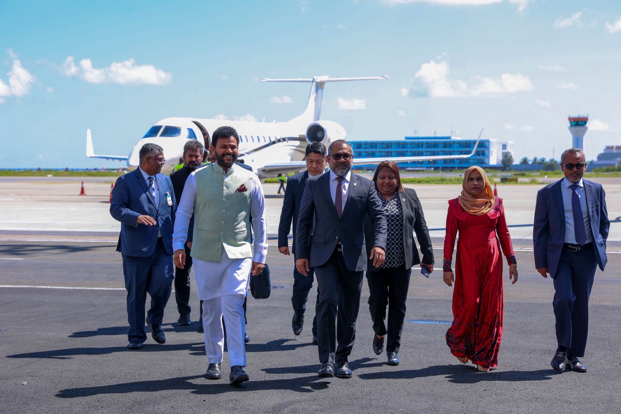 Hanimaadhoo Airport hulhuvumuge rasmiyyaathah Modi ge haassa mandhoobeh raajje vadaigenfi 