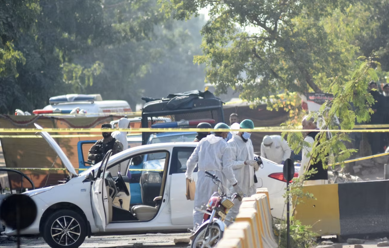 Pakistan gai bomeh govvaalai 12 meehun maraalaifi