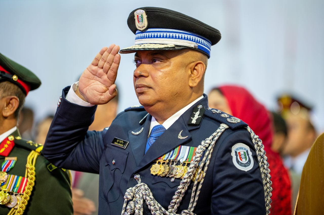 CP Naveen himeneyhen iss officer inn thakeh suspend kuran lafaa aruvanee 