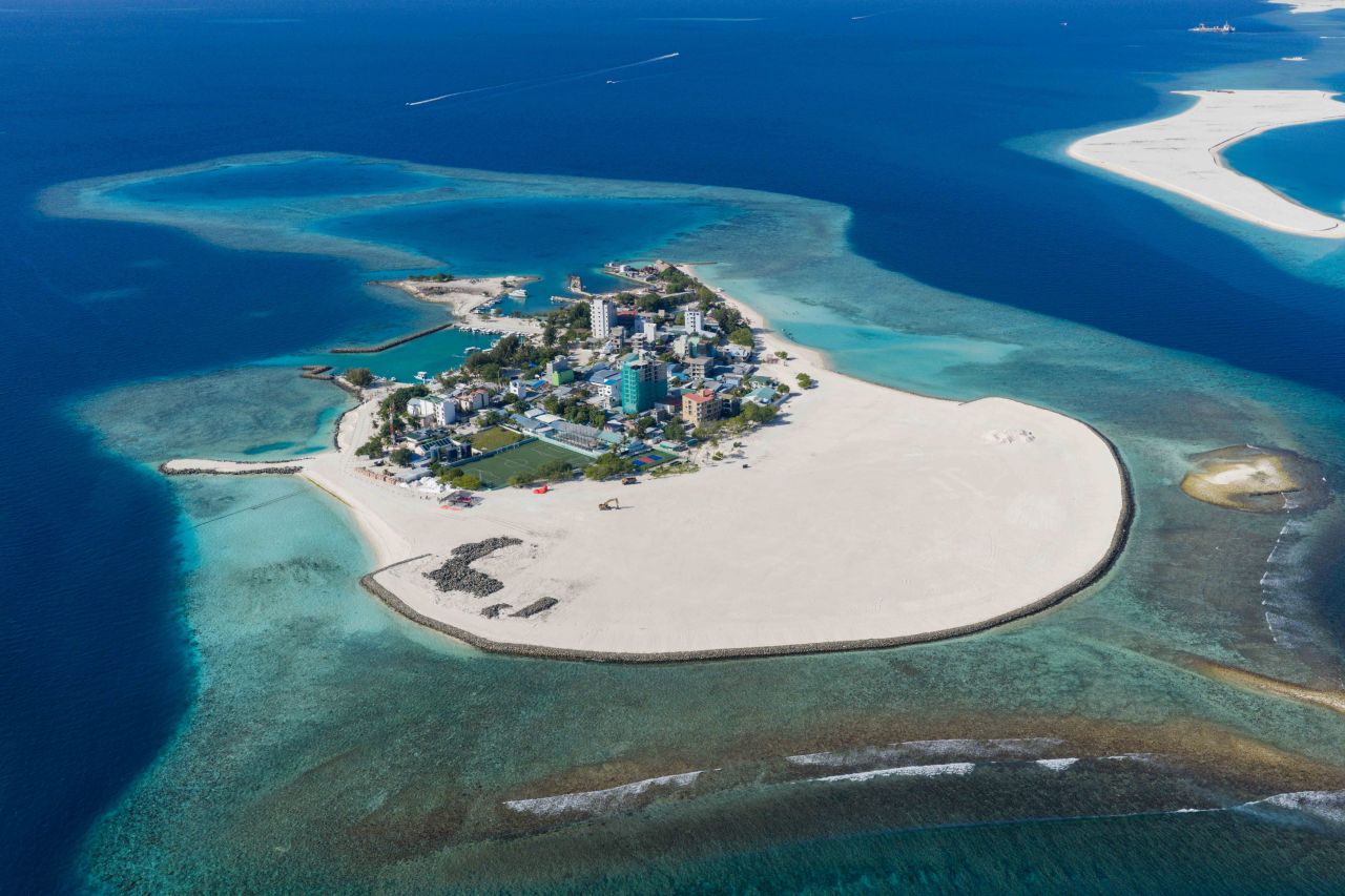 Gulhi bin hikkumaai gondu dhoh himaayaiy kurumuge mashroou ninmaalaifi