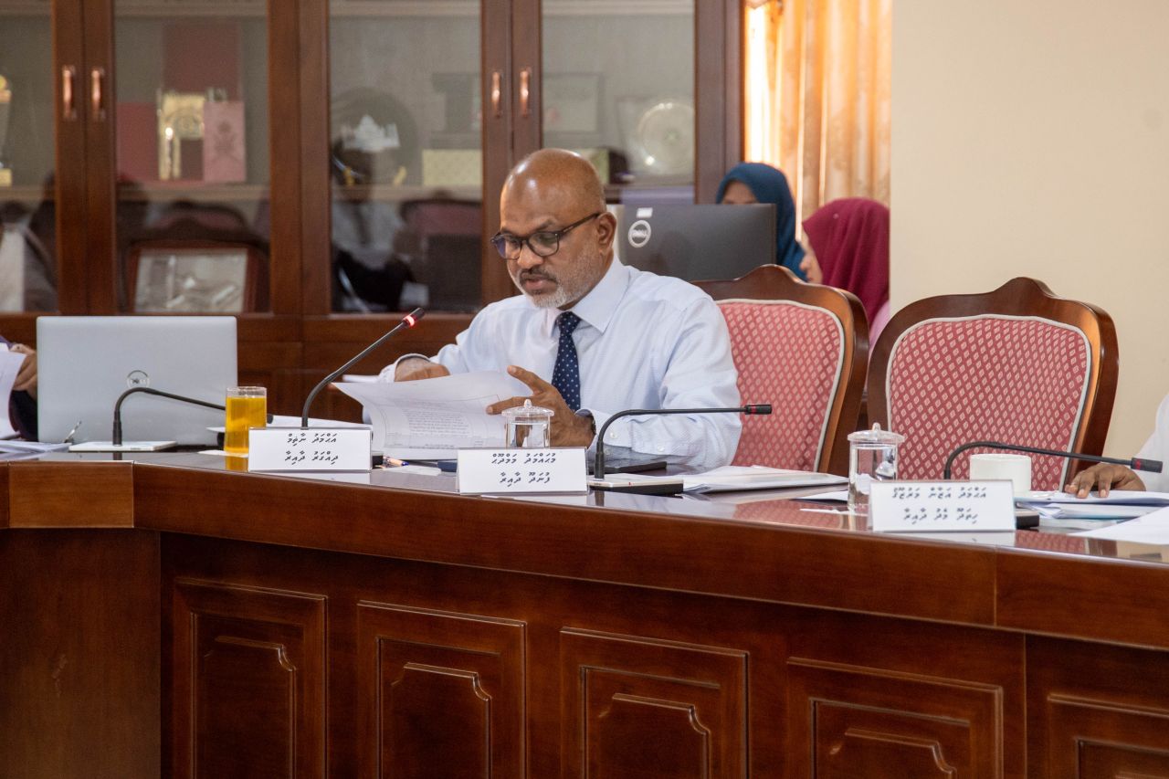 Evvahtharuge masakkiy kuraa muassasaathah ekkollan jehey: Naazim