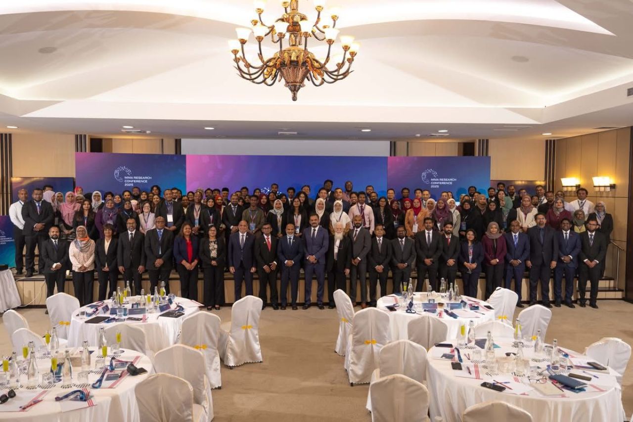 240 ahvure gina baiverinaa eku MMA ge research conference fashaifi 