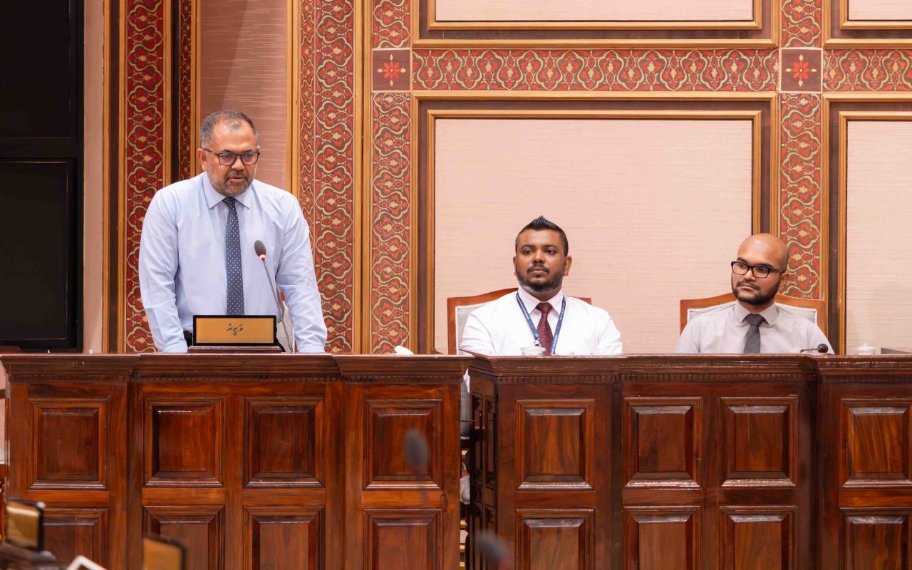 Hurihaa method eh beynun kohgen Raees ge vaudhu fuhdhumuge masakkaiy kuraanan: Zameeru