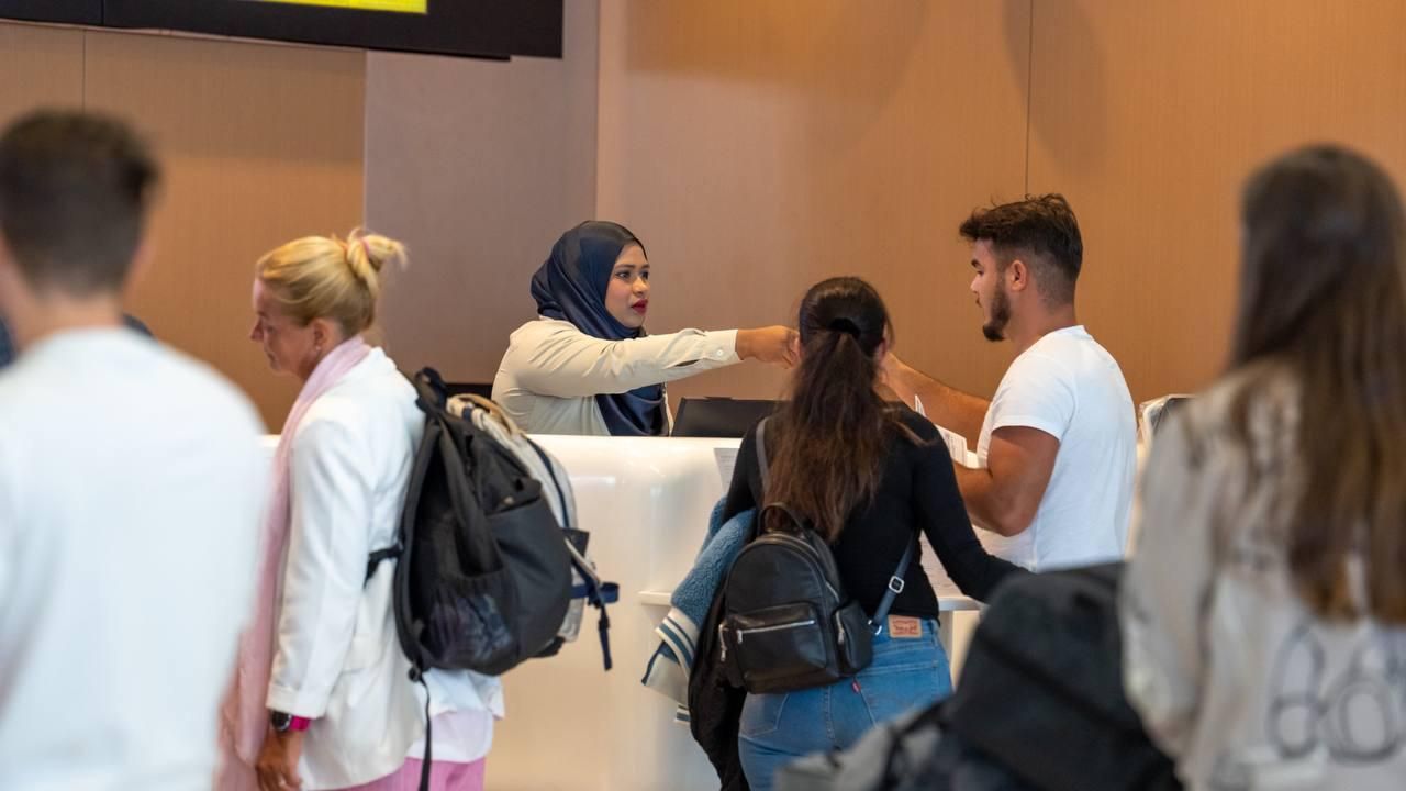 Aa terminal in Discover airlines ah hidhumaiy dheyn fashaifi 