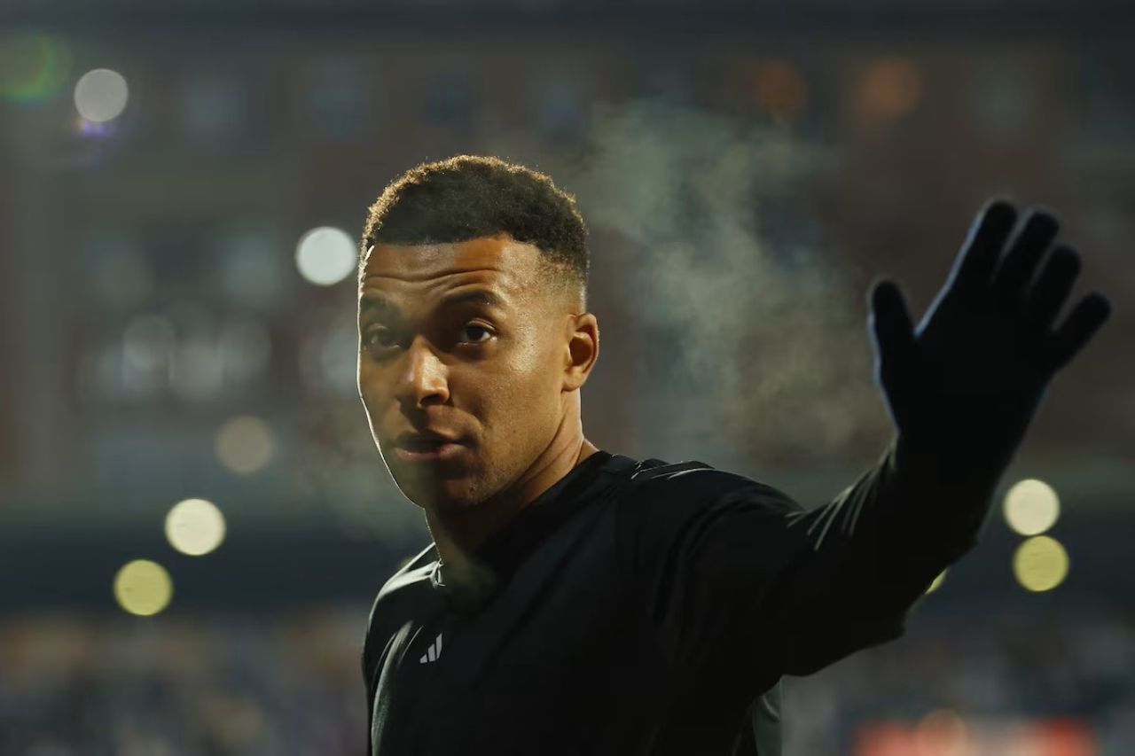 Real salaamaiyvee kiriyaa, Mbappe Ronaldo ge record aa gaathah 