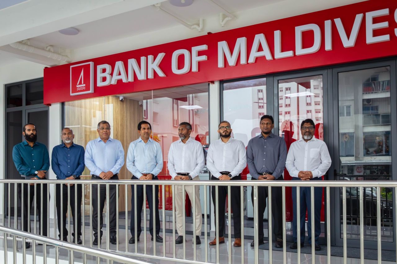 BML ge 2 ATM center eh Hulhumale' phase 2 gai hulhuvaifi, dollar ATM eh himeney 